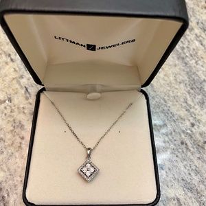 Diamond 💎 pendant and Diamond earrings